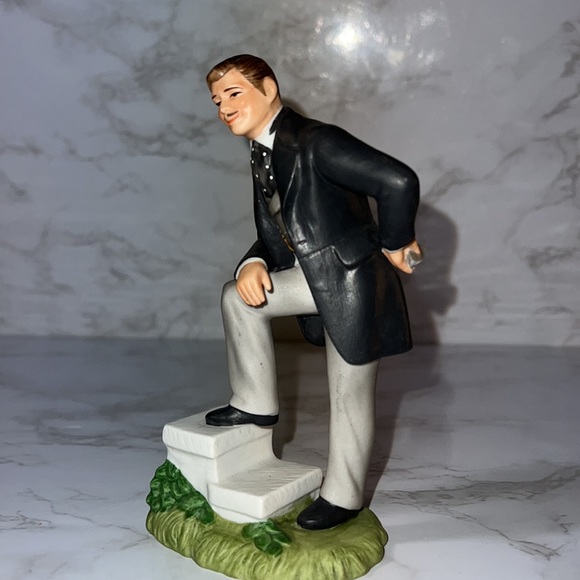 Frankly my Dear, You Deserve This! Rhett Butler Gone w/ The Wind Avon VTG Figure - Picture 3 of 8